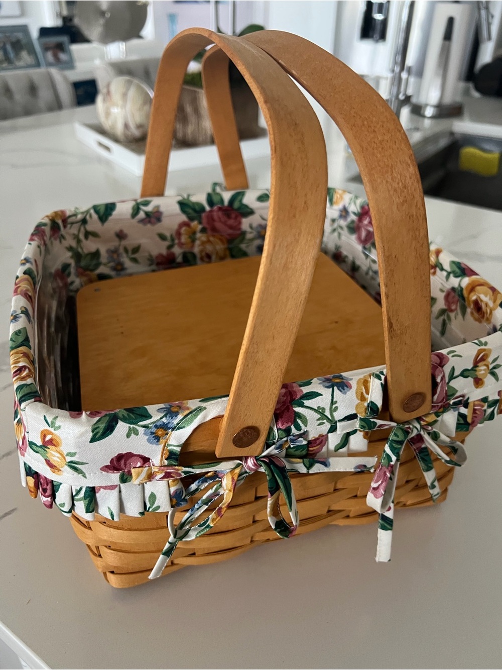 Longaberger Collector’s Heritage Cake/2 Pie Basket w/Plastic & Floral Liners